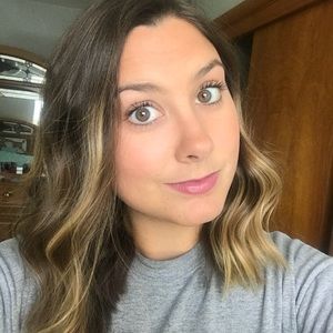 Meet your Posher, Alexia